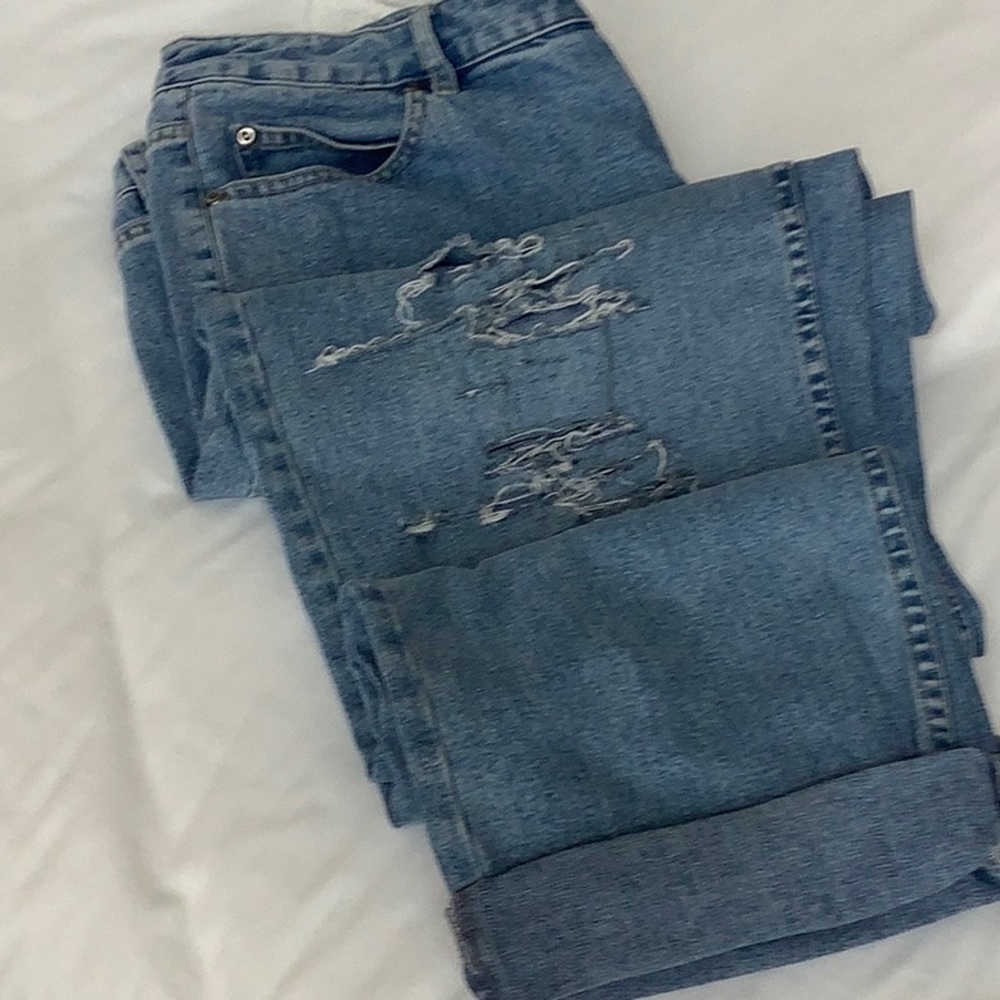 Super cute distressed jeans.